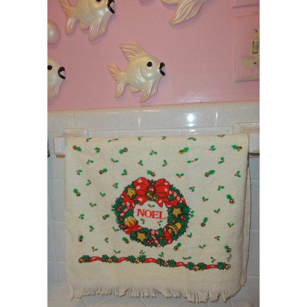 Vintage Christmas Hand Towel or Dish Towel Wreath Noel Holly kitsch mcm